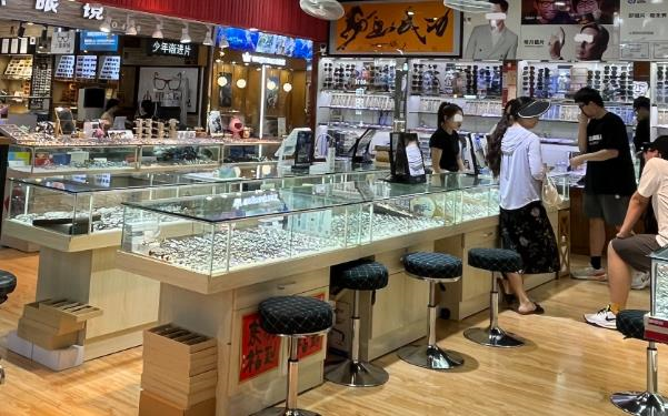 连锁眼镜店